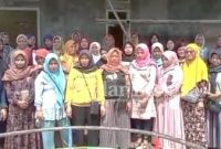 Warga saat mengucapkan sambutan kepada Lsm GMBI (Jayas)