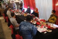 Rombongan detik.com dipimpin Alfito Deannova Ginting dan detikjatim Budi Hartadi. Rombongan detik.com, dijamu makan malam sembari beramah tamah dengan Gubernur Khofifah Indar Parawansa  (IST)