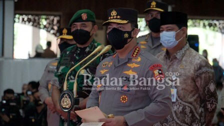 Kapolri Jenderal Listyo Sigit Prabowo meninjau secara langsung akselerasi vaksinasi serentak di Gedung Sultan Suriansyah, Banjarmasin (IST)