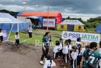  Dispora Jatim bersama PSSI Jatim menggelar lomba sepak bola untuk anak-anak di Posko Pengungsian Korban Erupsi Semeru, Lumajang