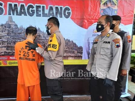  Kapolres Magelang AKBP Mochamad Sajarod Zakun didampingi Kasat Reskrim Polres Magelang AKP Muhamad Alfan Armin saat gelar konfresni pers (IST)