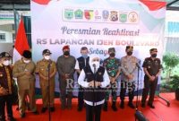 Bersama Forkopimda Jatim, Gubernur Khofifah Resmikan Reaktivasi RSL Ijen Boulevard 
Gubernur Jawa Timur, Khofifah Indar Parawansa saat meresmikan Rumah Sakit Lapangan Ijen Boulevard (RSLIB) 