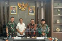 Komandan Pusat Sandi dan Siber TNI Angkatan Darat Brigjen TNI Iroth Sonny Edhie dalam rapat terbatas bersama Ketua Umum Serikat Media Siber Indonesia (SMSI) Firdaus, di Markas Besar TNI AD di Jakarta, Selasa, 15 Februari 2022. (IST)