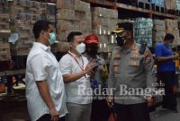 Kapolresta Sidoarjo saat sidak ke gudang minimarket (IST)