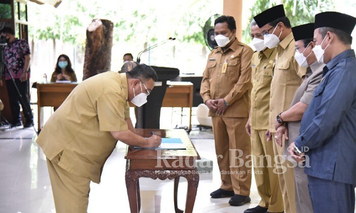 Seluruh kepala Organisasi Perangkat Daerah (OPD) Kabupaten Sidoarjo menandatangani perjanjian kinerja dan pakta integritas didepan Bupati Sidoarjo Ahmad Muhdlor Ali (IST)