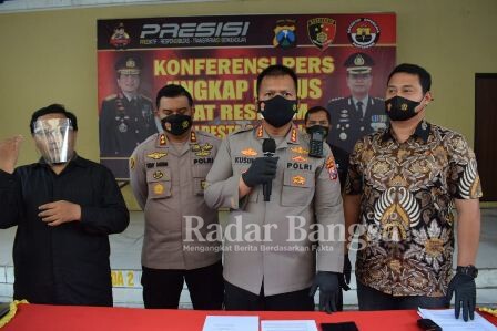 Kapolresta Sidoarjo Kombes Pol. Kusumo Wahyu Bintoro, saat gelar konfrensi pers  pada Jumat (25/2/2022)