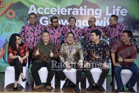 Kiri ke kanan - Sansan Alamsyah (Business Manager Qoala Plus Jawa Barat), Banua Sianturi (Senior Vice President Sales Qoala Plus), Tirto Utomo (Direktur Bisnis Qoala Plus), Adi Firman (VP Sales Qoala Plus)