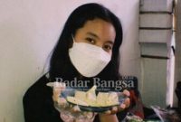 Peserta lomba dan produk business plan siswa SMA Santo Carolus Surabaya