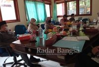 Wakil Ketua Komisi C, Hj Makmulah Harun saat bertemu dengan UPT Pengelolaan jalan dan jembatan Dinas PU Bina Marga Jatim di Lamongan. (IST)