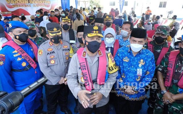  Pelaksanaan vaksinasi booster bagi komunitas masyarakat pesisir dan nelayan yang ditinjau Forkopimda Jatim (IST)