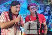 AM Kuncoro bersama Khocil Birawa pada acara peluncuran 2 lagu perdana Khocil Birawa karya AM Kuncoro, Rabu 16 Maret 2022 di Yogyakarta. (Dok. Prima Founder Records)