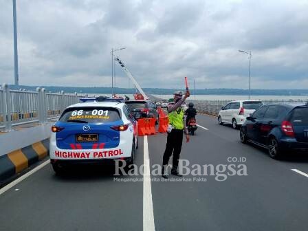 Anggota  personil lalu lintas dari Polres Bangkalan (IST)