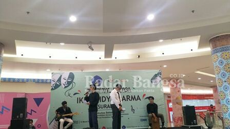 Giat Festival Bahasa Fakultas Pendidikan Bahasa dan Seni IKIP Widya Darma Surabaya