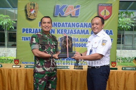 Panglima Kodam IV/Diponegoro Mayjen TNI Rudianto menerima kunjungan Kepala Daerah Operasi (Kadaops) PT. Kereta Api Indonesia (KAI) (IST)