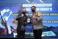 Penhargaan Dirjen KSDAE Kemen LHK kepada Polda Jatim (IST)