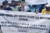 Aksi damai APKNN Jawa Timur di depan kantor Balai Jasa Konstruksi Wilayah IV Surabaya