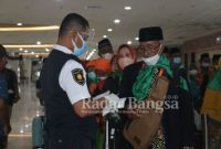 Suasana para jamaah berangkat umroh dari Bandara Juanda (IST)