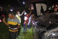 Petugas Kepolisian Satlantas Polres Lamongan saat melakukan olah TKP  (IST)