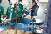 Korban saat mendapatkan perawatan di rumah sakit di Lamongan.(IST)