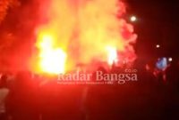 Ratusan suporter Persela Lamongan mengamuk di Pendopo Lokatantra pada Minggu (20/3) malam (IST)