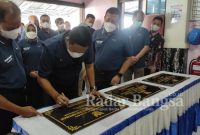 Bupati Lamongan Yuhronur Efendi saat meresmikna klinik kecantikan dan layanan antar obat serta gedung ICU RSUD dr Soegiri (IST)