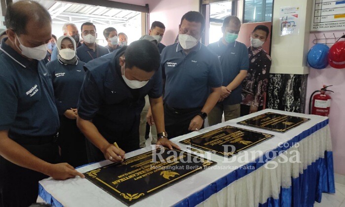 Bupati Lamongan Yuhronur Efendi saat meresmikna klinik kecantikan dan layanan antar obat serta gedung ICU RSUD dr Soegiri (IST)