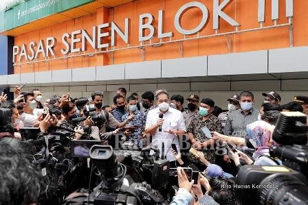 Mendag Meninjau Implementasi Subsidi Minyak Goreng di Pasar Senen, Jakarta, Kamis (17/3)