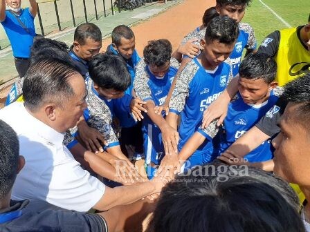 Bupati Lahat Cik Ujang,SH mendukung penuh, tim Persila Lahat Cahaya United u17 yang bertanding di Surabaya