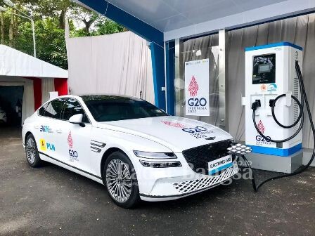 SPKLU ultra fast charging mampu mengisi penuh 2 mobil listrik dengan kapasitas di atas 80 kilo Watt (kW) secara bersamaan hanya dalam waktu singkat