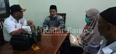 Anggota DPR RI Rahmat Muhajirin saat bertemu pedagang pasar tradisional Krian (IST)