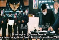 Penandatanganan Persetujuan Bersama antara Gubernur Jawa Barat Dr. (H.C.) H. Mochamad Ridwan Kamil, S.T., M.U.D. dengan DPRD Provinsi Jawa Barat tentang Cianjur Selatan sebagai Calon Daerah Peraiapan Otonomi Baru (CDPOB) (IST)