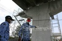  Gubernur Ganjar Pranowo mengecek Fly Over Ganefo, Senin (18/4/2022) (Dok Foto Danniz Pujianta)