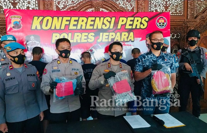 Kapolres Jepara AKBP Warsono, SH., SIK., MH 
saat keterangan Konferensi Pers (IST)