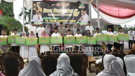 Penyerahan hadiah  dilakukan bertepatan dengan HUT ke-23 Lamtim, di halaman rumah dinas bupati setempat, Rabu (20/4/2022) (IST)