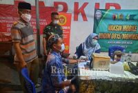  Pelaksanaan vaksinasi malam hari di Masjid Al-Ittihad, Mojokerto (IST)