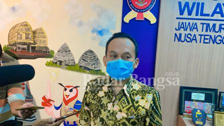 Ketua KPPU RI, Ukay Karyadi saat diwawancarai awak media di Kanwil IV KPPU Surabaya (IST)