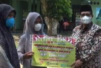  Penyerahan Bantuan Tunai Pedagang Kaki Lima, Warung dan Nelayan (BTPKLWN) TNI di Wilayah Kabupaten Bangkalan dilaksanakan Kodim 0829/Bangkalan pada Jum’at (08/04/2022)