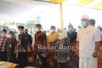 Bupati Blitar Rini Syarifah (nomor dua kanan) (IST)