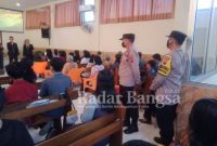 Kapolres Demak AKBP Budi Adhy Buono di sela-sela pengecekan pengamanan Gereja Kristen Jawa, Jumat (15/4/2022).