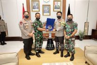  Kapolda Jatim dan Wakapolda Jatim menyambut hangat kunjungan kehormatan Dankodiklatal dan Wadankodiklatal di Mapolda Jatim (IST)