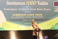 Gubernur Khofifah, Baznas Jatim dan J99 Foundation memberikan santunan kepada 1.000 anak yatim se-Malang Raya (IST)