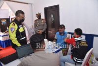 Dirlantas Polda Jatim Kombes Pol Latif Usman berkunjung ke Pos Pelayanan Ops Ketupat Semeru 2022 di Terminal Lamongan Jawa Timur. Minggu (24/04). (IST)