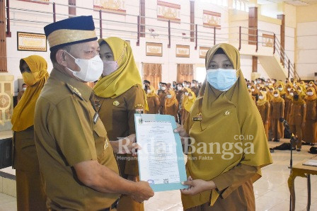 Bupati Lamtim M Dawam Rahardjo memberi sambutan dan pembagian SK 100% dan SK CPNS formasi 2021 (IST)