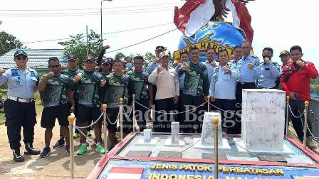  Lapas Kelas IIB Nunukan menggelar bakti sosial (baksos) dengan melakukan perawatan monumen Tugu Perbatasan Garuda Perkasa di Desa Seberang (IST)