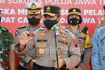 Kapolda Jateng Irjen Pol Ahmad Luthfi saat apel Gelar Pasukan Operasi Ketupat Candi (OKC) di Alun-alun Kota Magelang, Jumat (22/04)