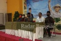 Anggota DPR RI Fraksi Gerindra H Rahmat Muhajirin mengajak sekitar 75 wartawan Sidoarjo tatap muka sekaligus buka bersama di Resto Ganjaran Hidayah Jl Jati Sidoarjo, Kamis (28/4/2022).