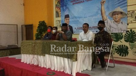 Anggota DPR RI Fraksi Gerindra H Rahmat Muhajirin mengajak sekitar 75 wartawan Sidoarjo tatap muka sekaligus buka bersama di Resto Ganjaran Hidayah Jl Jati Sidoarjo, Kamis (28/4/2022).