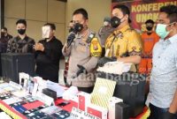 Kapolresta Sidoarjo Kombes Pol Kusumo Wahyu Bintoro, SH,Sik saat jumpa pers ungkap HP Rekondisi (IST)