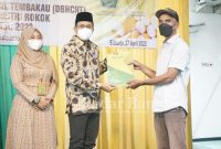 (Tengah) Bupati Sidoarjo H. Ahmad Muhdlor Ali