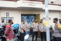 Kapolres Bangkalan AKBP Alith Alarino, S.I.K. bersama sejumlah pejabat teras jajaran Polres Bangkalan melaksanakan patroli sekaligus pengecekan kegiatan ibadah (Dok Foto IST)